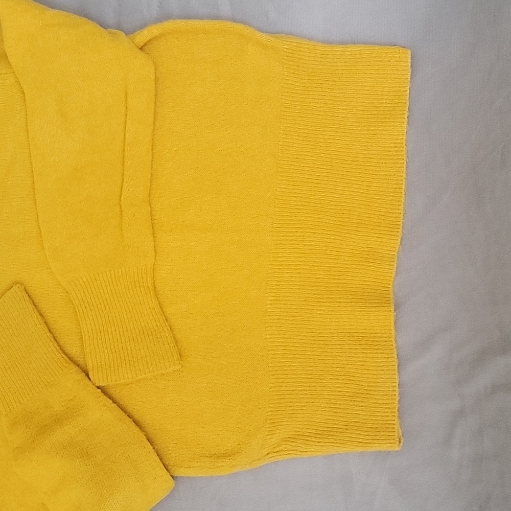 H&M Crew Neck Long Sleeves Sweater, Color Mustard, 13% Aplaca, 13% Wool, Size M - Picture 5 of 7